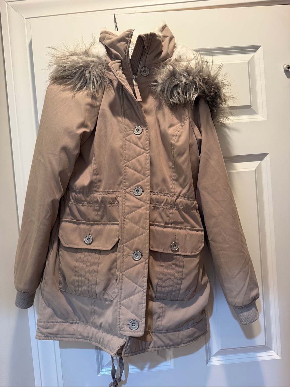 Hollister Light Beige Faux-Fur Trim Puffer Parka